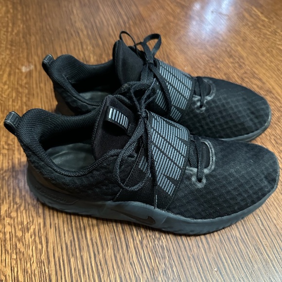 Women’s Nike Renew Tennis Shoes (7.5) - Picture 3 of 10